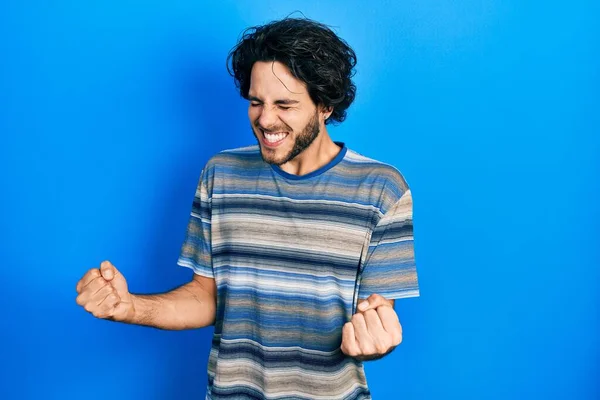 Handsome Hispanic Man Wearing Casual Clothes Pink Background Very Happy — Stock Photo, Image