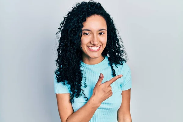 Young Hispanic Woman Curly Hair Wearing Casual Blue Shirt Cheerful — ストック写真