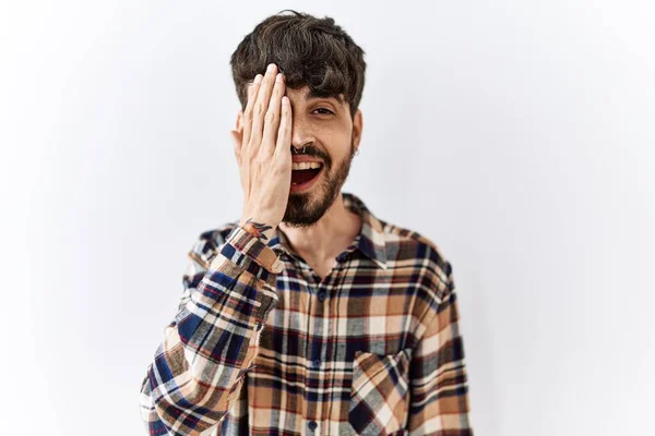 Hispanic Man Beard Standing Isolated Background Covering One Eye Hand — Fotografia de Stock