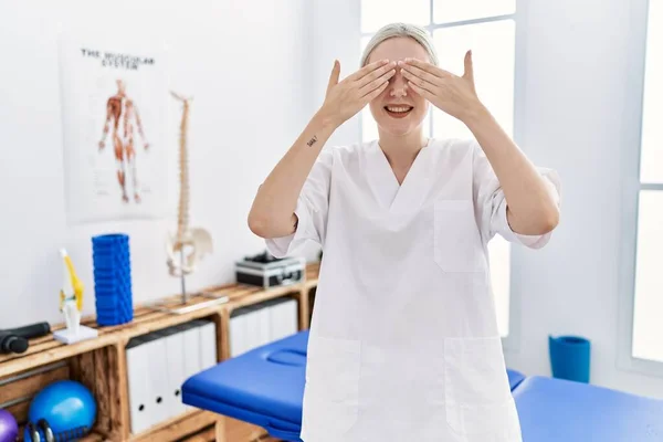 Young Caucasian Woman Working Pain Recovery Clinic Covering Eyes Hands — Fotografia de Stock