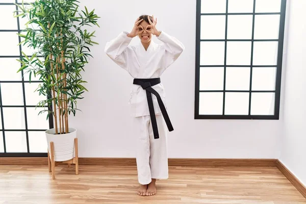 Young Hispanic Girl Wearing Karate Kimono Black Belt Doing Gesture — Stockfoto