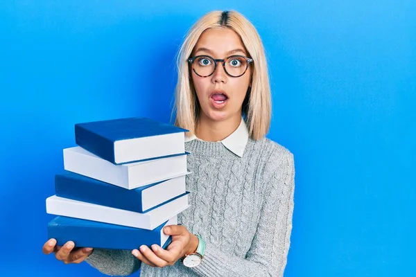Beautiful Blonde Woman Wearing Glasses Holding Pile Books Afraid Shocked — Stock fotografie