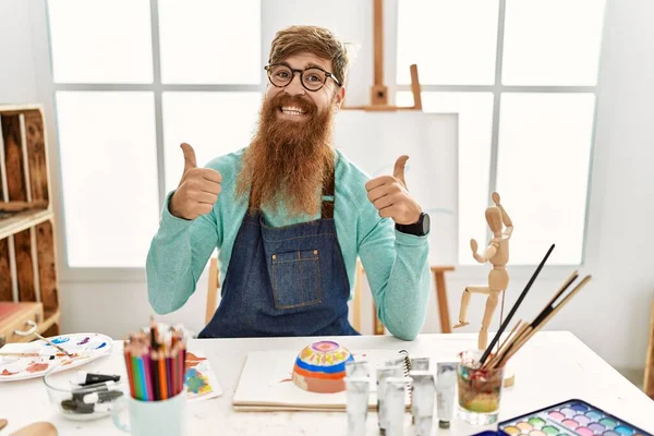Redhead Man Long Beard Painting Clay Bowl Art Studio Success — Stok fotoğraf