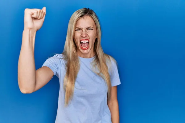 Beautiful Blonde Woman Wearing Casual Shirt Blue Background Angry Mad — Photo