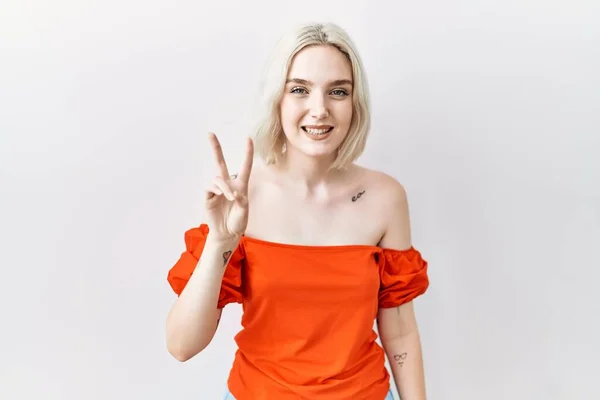 Young Caucasian Woman Standing Isolated Background Showing Pointing Fingers Number — 图库照片