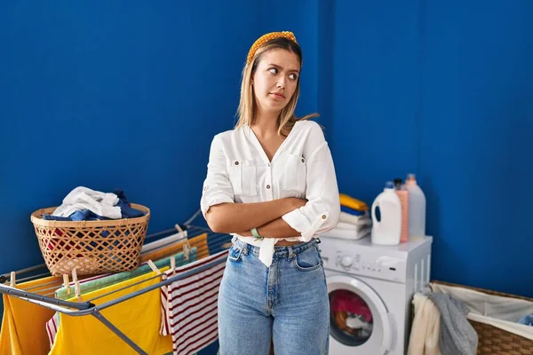 Young Blonde Woman Laundry Room Looking Side Arms Crossed Convinced — Stockfoto