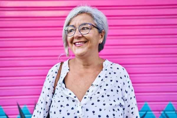 Middle Age Woman Smiling Confident Standing Pink Background —  Fotos de Stock