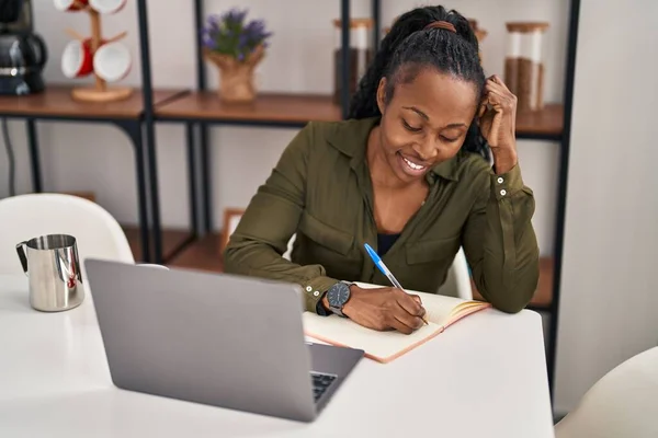 African American Woman Smiling Confident Studying Home — ストック写真