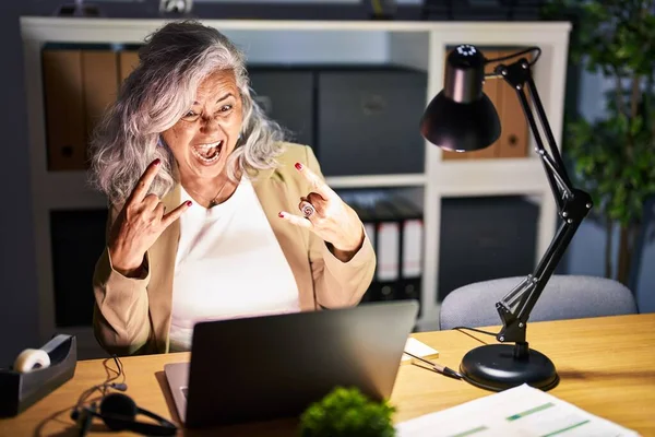 Middle Age Woman Grey Hair Working Using Computer Laptop Late — Stok fotoğraf