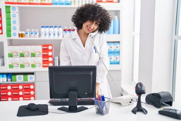 Young Middle East Woman Pharmacist Using Computer Talking Telephone Pharmacy — Foto de Stock