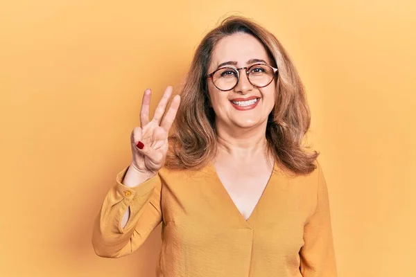 Middle Age Caucasian Woman Wearing Casual Clothes Glasses Showing Pointing — Fotografia de Stock