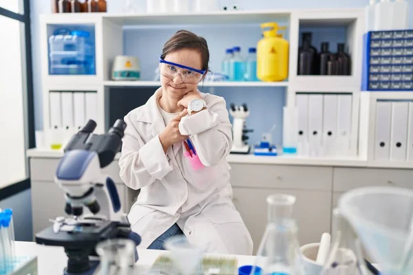Hispanic Girl Syndrome Working Scientist Laboratory Hurry Pointing Watch Time — Foto Stock