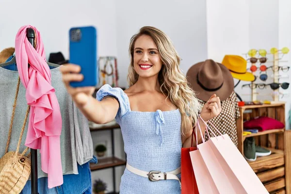 Young Woman Customer Making Selfie Smartphone Holding Shopping Bags Clothing — Stock fotografie