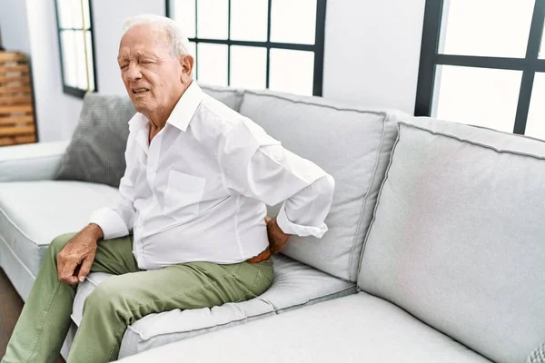 Senior Man Suffering Backache Sitting Sofa Home — Stock fotografie