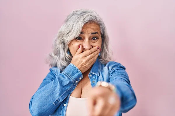 Middle Age Woman Grey Hair Standing Pink Background Laughing You — Stok fotoğraf