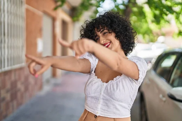 Young Middle East Woman Smiling Confident Pointing Fingers Street — Photo