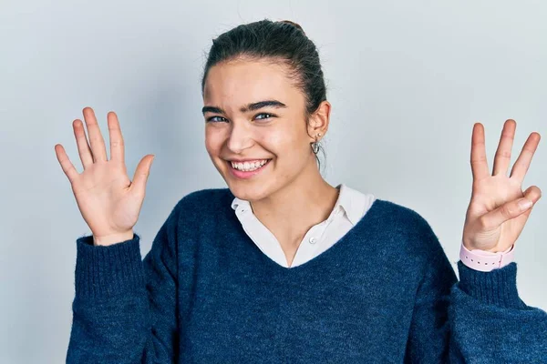 Junges Kaukasisches Mädchen Lässiger Kleidung Zeigt Mit Finger Nummer Acht — Stockfoto