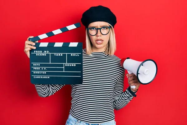 Beautiful Blonde Woman Holding Video Film Clapboard Megaphone Clueless Confused — Stok fotoğraf