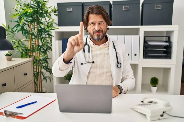 Handsome Middle Age Doctor Man Working Clinic Pointing Finger Angry — Stock Fotó