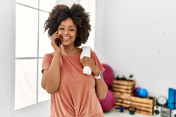 Young African American Woman Smiling Confident Talking Smartphone Sport Center — Stockfoto