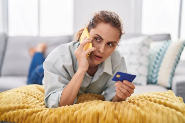 Young Woman Talking Smartphone Holding Credit Card Home — Stockfoto