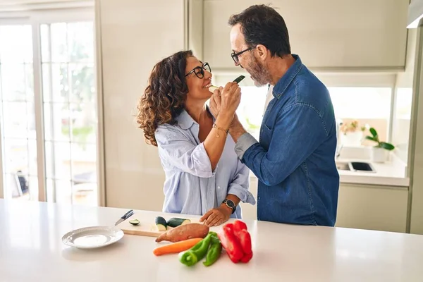 Middle Age Hispanic Couple Smiling Confident Eating Zucchini Kitchen —  Fotos de Stock