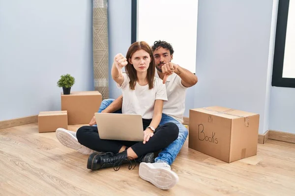 Young Couple Using Laptop New Home Looking Unhappy Angry Showing — Fotografia de Stock
