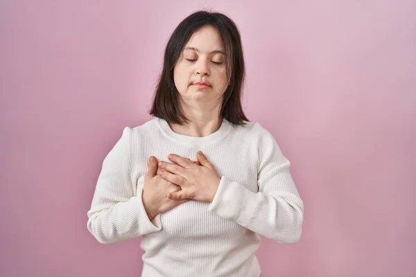 Woman Syndrome Standing Pink Background Smiling Hands Chest Closed Eyes — Φωτογραφία Αρχείου