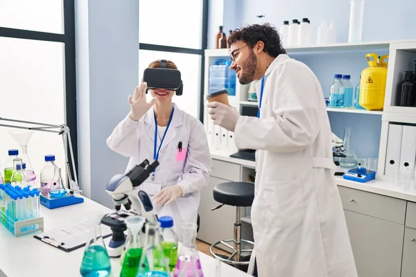 Man Woman Scientist Partners Using Goggles Drinking Coffee Laboratory — Stockfoto