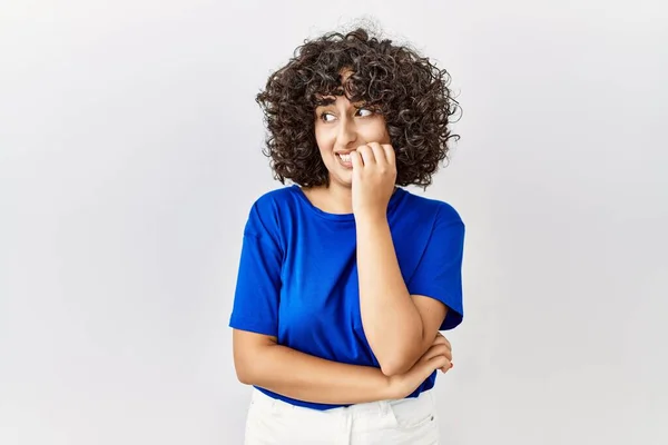 Young Middle Eastern Woman Standing Isolated Background Looking Stressed Nervous —  Fotos de Stock