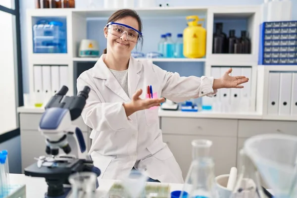 Hispanic Girl Syndrome Working Scientist Laboratory Inviting Enter Smiling Natural — Foto de Stock