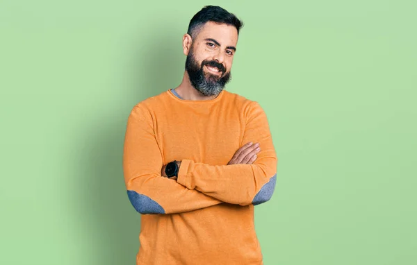 Homem Hispânico Com Barba Vestindo Camisola Inverno Casual Rosto Feliz — Fotografia de Stock