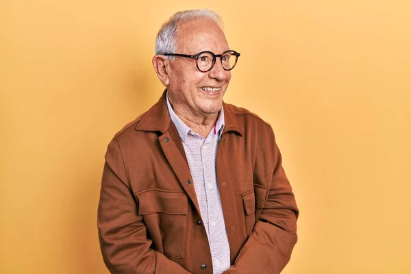 Senior Man Grey Hair Wearing Casual Jacket Glasses Looking Away — Foto Stock