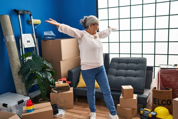 Middle Age Woman Smiling Confident Open Arms New Home — Foto de Stock
