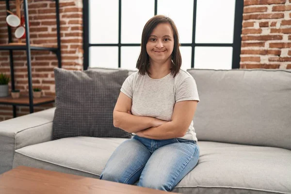 Syndrome Woman Sitting Sofa Arms Crossed Gesture Home — Stockfoto