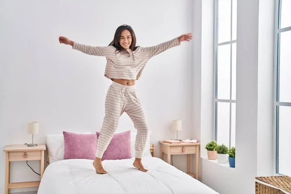 Young Hispanic Woman Smiling Confident Jumping Bed Bedroom — ストック写真