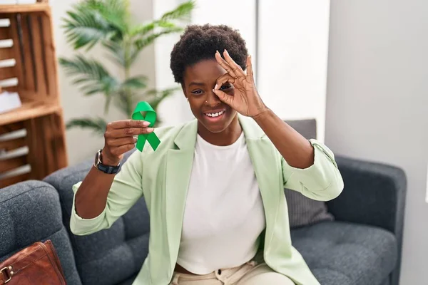 African American Woman Holding Support Green Ribbon Smiling Happy Doing — Stock Photo, Image