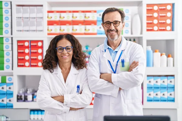 Man Woman Pharmacists Smiling Confident Standing Arms Crossed Gesture Pharmacy — ストック写真