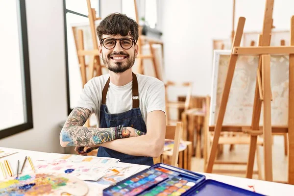 Hispanic Man Beard Art Studio Happy Face Smiling Crossed Arms — 스톡 사진