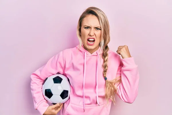Beautiful Young Blonde Woman Holding Soccer Ball Annoyed Frustrated Shouting — Stok fotoğraf