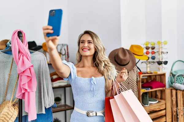 Young Woman Customer Making Selfie Smartphone Holding Shopping Bags Clothing — Stock fotografie