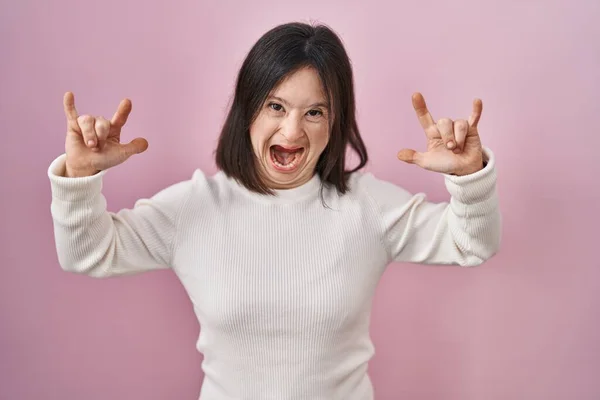 Woman Syndrome Standing Pink Background Shouting Crazy Expression Doing Rock — Stock Fotó