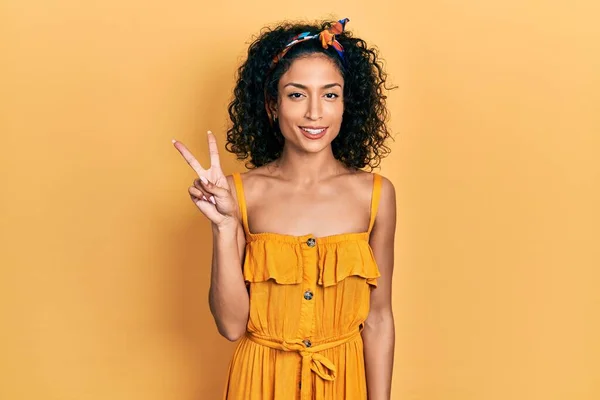 Young Latin Girl Wearing Summer Dress Showing Pointing Fingers Number — Stockfoto