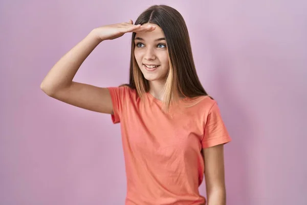 Teenager Girl Standing Pink Background Very Happy Smiling Looking Far — ストック写真