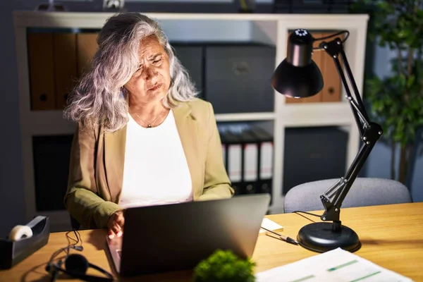 Middle Age Woman Grey Hair Working Using Computer Laptop Late — ストック写真