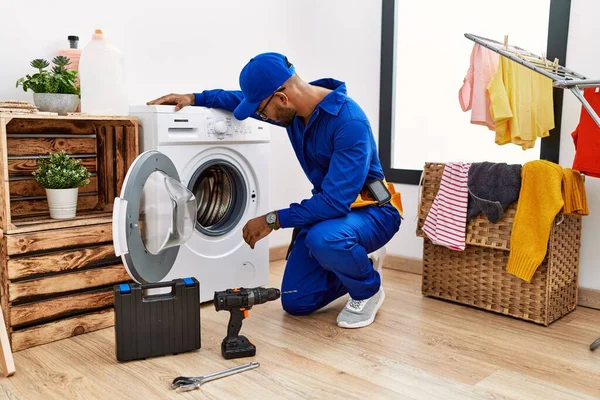 Young Indian Technician Working Washing Machine Looking Side Relax Profile — Stockfoto