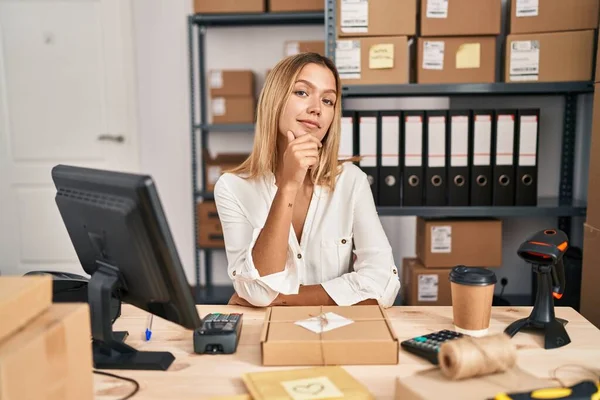 Young Blonde Woman Working Small Business Ecommerce Looking Confident Camera — Zdjęcie stockowe