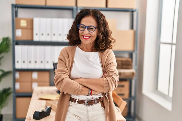 Middle Age Hispanic Woman Working Ecommerce —  Fotos de Stock