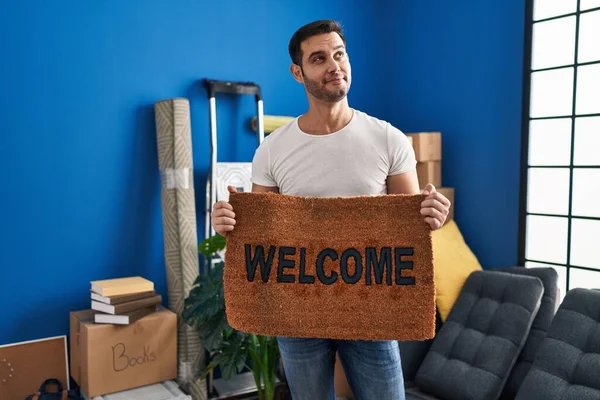 Young Hispanic Man Beard Holding Welcome Doormat New Home Smiling — Stok Foto