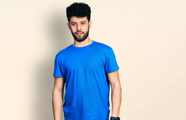 Jonge Arabische Man Met Baard Casual Blauw Shirt Shock Gezicht — Stockfoto
